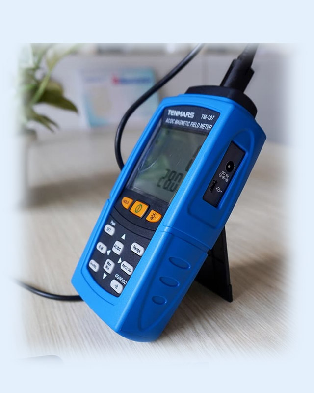 TM-197  AC/DC Magnetic Field Meter