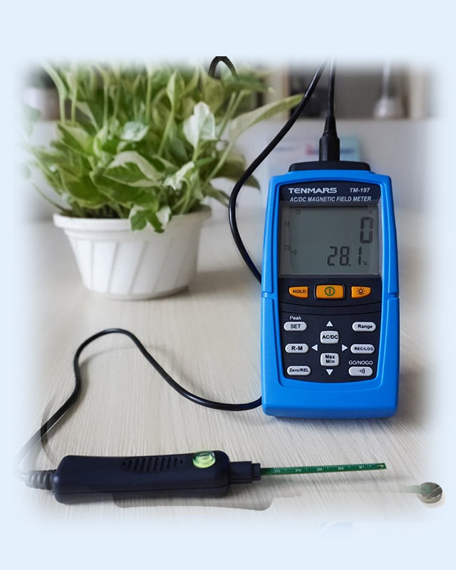 TM-197  AC/DC Magnetic Field Meter